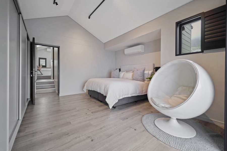 5 Bedroom Property for Sale in Bakoven Western Cape